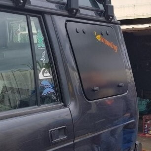 Gull Wing Window Suitable for Land Rover Discovery 1 (4 door) 1989-1998