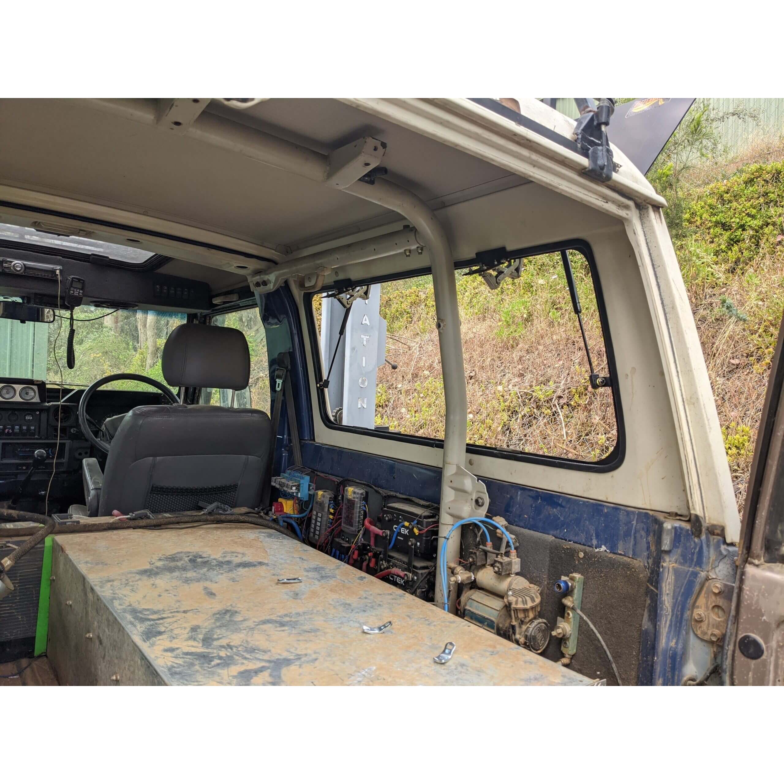 Gull Wing Window Suitable for Toyota Land Cruiser BJ73/BJ74 and FJ73/FJ74