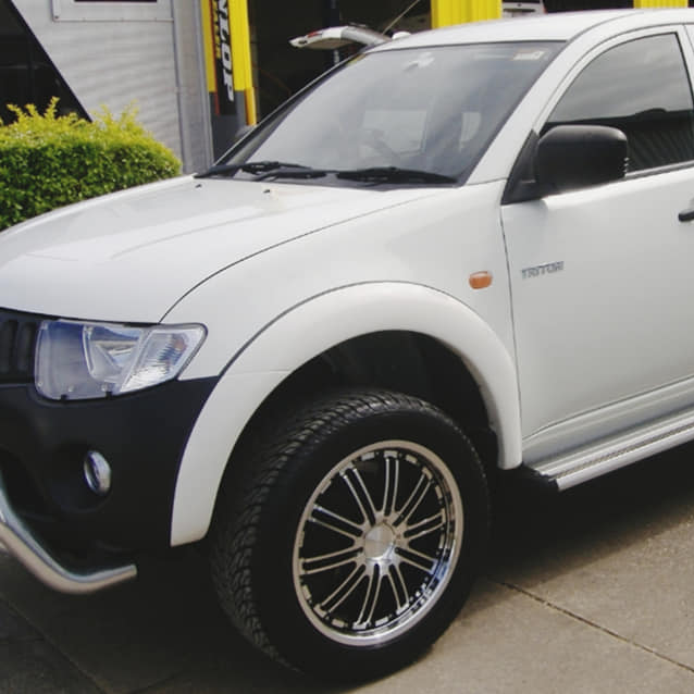 Factory Style Flares Suitable for Mitsubishi Triton ML/MN July '06-On Front Only with Bumper Bar